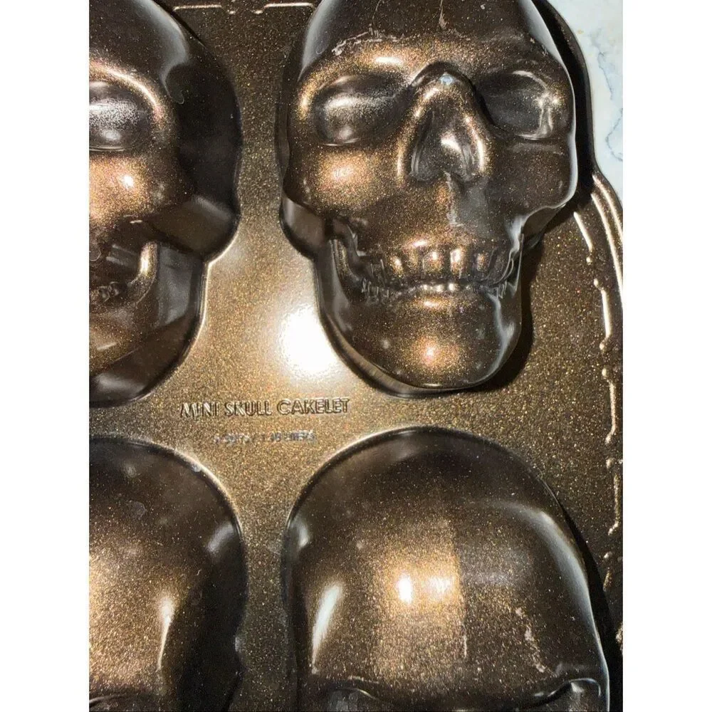 Nordicware Haunted Skull 5 Cup C Bronze Cast Aluminum Cake Let Pan
